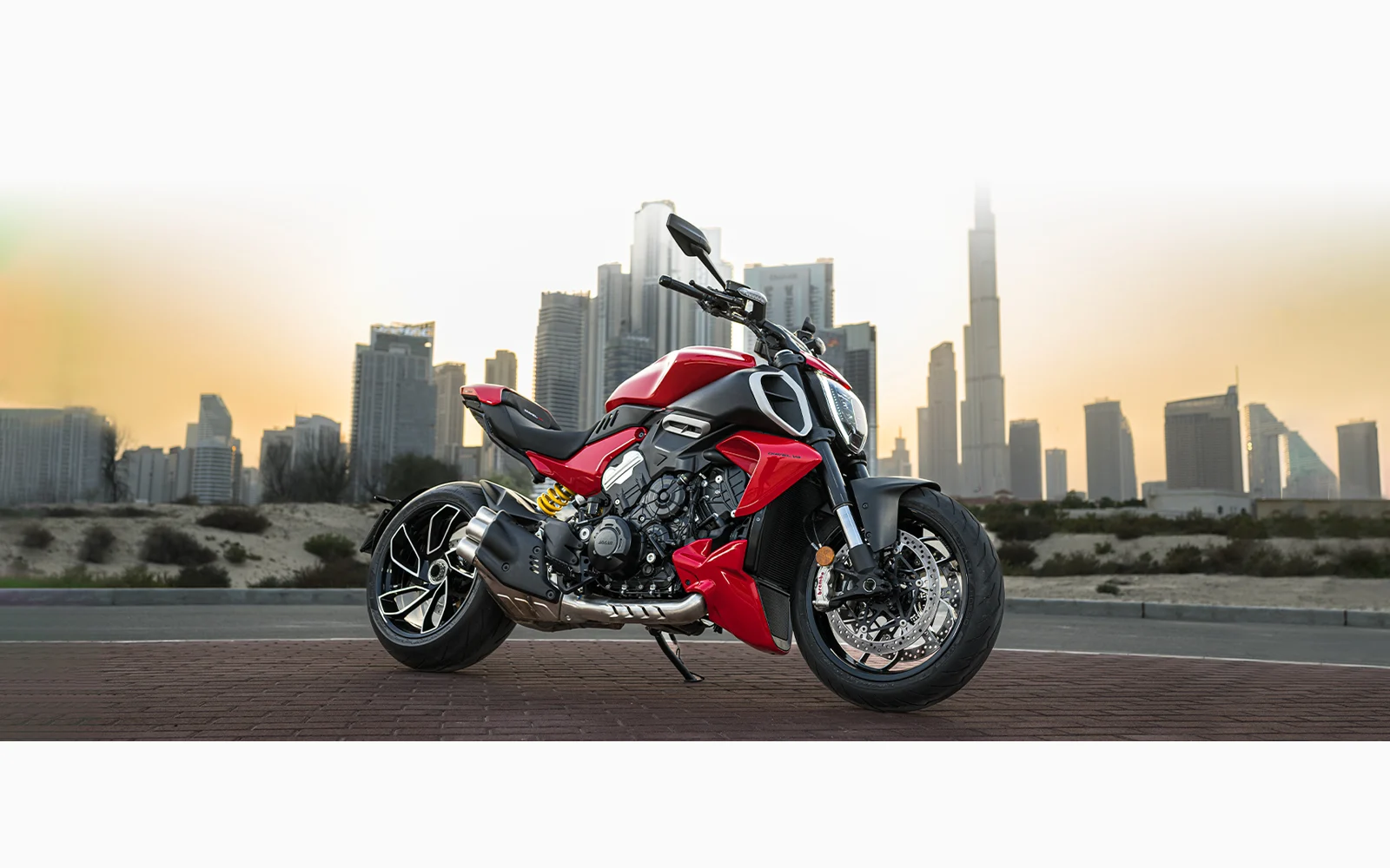 Ducati-Diavel-V4-MY23-overview